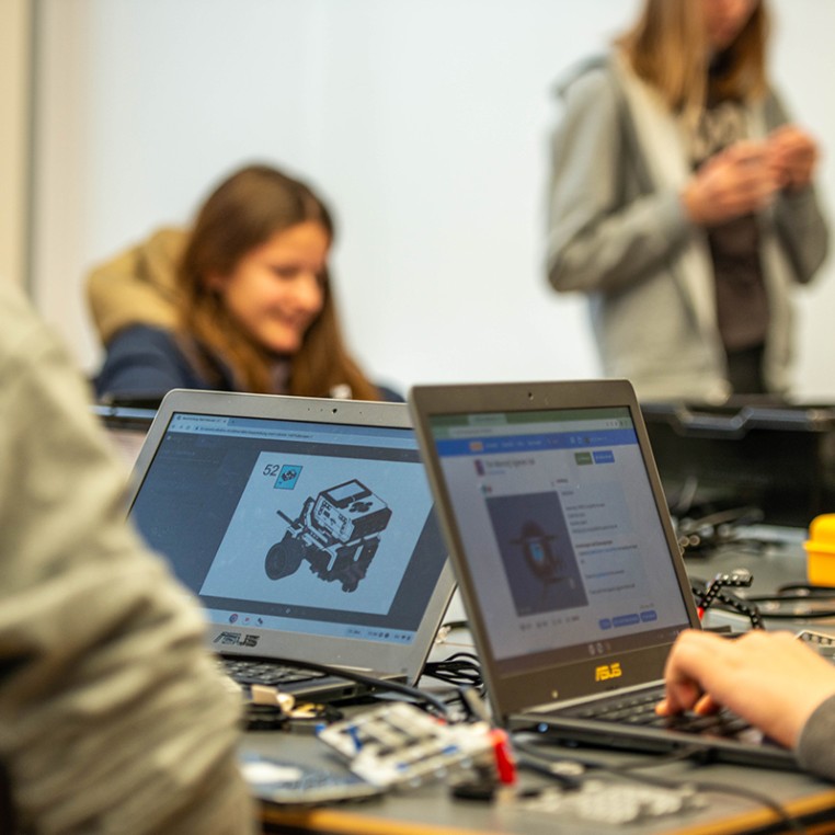 ICT Scouts - Ausbildung IT - Bildung IT - Förderung IT - IT-Nachwuchsförderung - Förderung Jugendliche IT - TechTalents -  Scouting Tech-Sektor - Technologieförderung - Ausbildung Applikationsentwickler – Förderung Applikationsentwickler -  Ausbildung Informatiker - Förderung Informatiker - Ausbildung Webdesign - Förderung Webdesign - Ausbildung Cybersecurity - Förderung Cybersecurity -Ausbildung KI - Förderung KI - ICT Campus Handelskammer beider Basel - ICT Campus Bern - CSS ICT Campus Zentralschweiz - ICT Campus Mägenwil - Smartfeld ICT Campus St. Gallen - ICT Campus Thun - ICT Campus Zürich - ICT Scouts gestaltet heute die Zukunft der ICT Fachkräfte von morgen - jetzt Kontakt aufnehmen! ICT Scouts - Training IT - Education IT - Promotion IT - IT Talent Development - Youth IT Promotion - TechTalents - Scouting Tech Sector - Technology Promotion - Training Application Developers - Promotion Application Developers - Training Computer Scientists - Promotion Computer Scientists - Training Web Design - Promotion Web Design - Training Cybersecurity - Promotion Cybersecurity - Training AI - Promotion AI - ICT Campus Chamber of Commerce of Basel - ICT Campus Bern - CSS ICT Campus Central Switzerland - ICT Campus Mägenwil - Smartfield ICT Campus St. Gallen - ICT Campus Thun - ICT Campus Zurich - ICT Scouts is shaping the future of tomorrow's ICT professionals - contact us now!