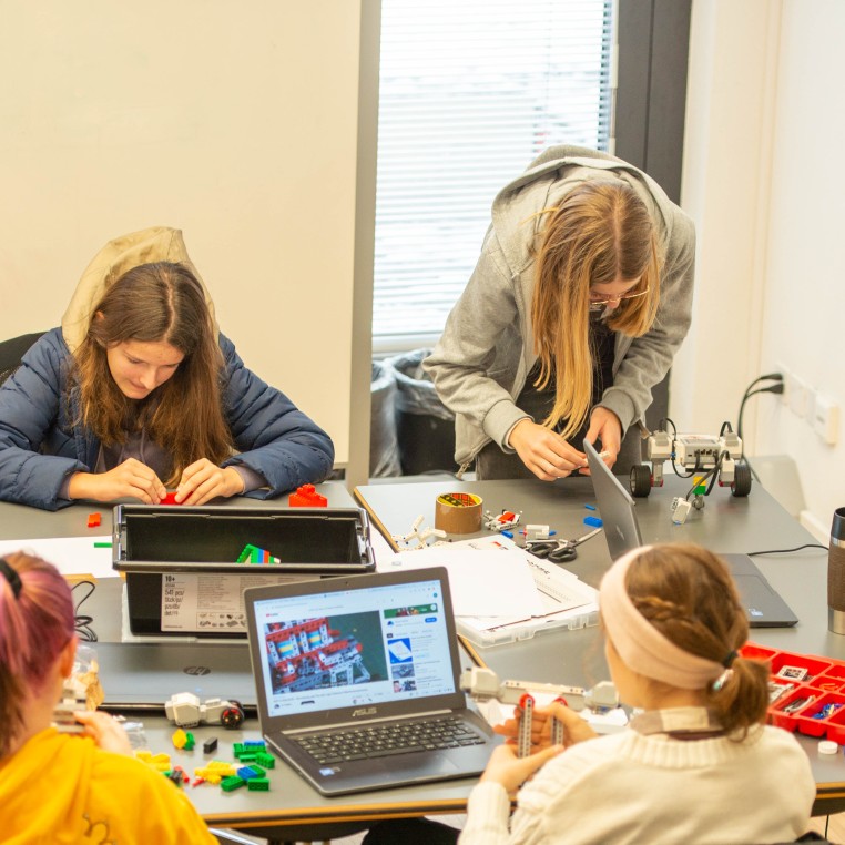 ICT Scouts - Ausbildung IT - Bildung IT - Förderung IT - IT-Nachwuchsförderung - Förderung Jugendliche IT - TechTalents -  Scouting Tech-Sektor - Technologieförderung - Ausbildung Applikationsentwickler – Förderung Applikationsentwickler -  Ausbildung Informatiker - Förderung Informatiker - Ausbildung Webdesign - Förderung Webdesign - Ausbildung Cybersecurity - Förderung Cybersecurity -Ausbildung KI - Förderung KI - ICT Campus Handelskammer beider Basel - ICT Campus Bern - CSS ICT Campus Zentralschweiz - ICT Campus Mägenwil - Smartfeld ICT Campus St. Gallen - ICT Campus Thun - ICT Campus Zürich - ICT Scouts gestaltet heute die Zukunft der ICT Fachkräfte von morgen - jetzt Kontakt aufnehmen! ICT Scouts - Training IT - Education IT - Promotion IT - IT Talent Development - Youth IT Promotion - TechTalents - Scouting Tech Sector - Technology Promotion - Training Application Developers - Promotion Application Developers - Training Computer Scientists - Promotion Computer Scientists - Training Web Design - Promotion Web Design - Training Cybersecurity - Promotion Cybersecurity - Training AI - Promotion AI - ICT Campus Chamber of Commerce of Basel - ICT Campus Bern - CSS ICT Campus Central Switzerland - ICT Campus Mägenwil - Smartfield ICT Campus St. Gallen - ICT Campus Thun - ICT Campus Zurich - ICT Scouts is shaping the future of tomorrow's ICT professionals - contact us now!